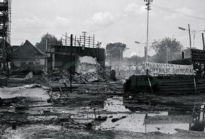1965, les locaux du PKI, les maisons de ses militants et sympathisant sont incendiés