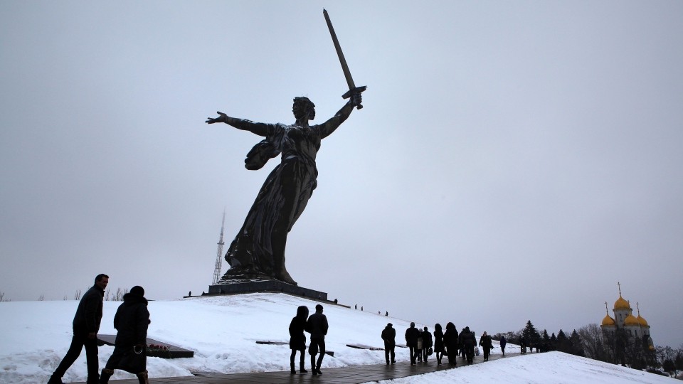 Un monument digne de Stalingrad et de Paris sur la place de la bataille de Stalingrad