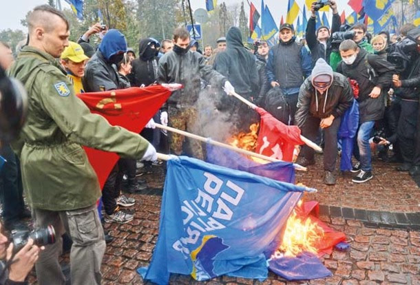Interdiction du parti communiste en Ukraine : les fascistes de Svoboda chargés de mener l’enquête