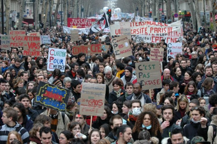 Mobilisation contre le CPE bis et la fin du CDI préparée par Valls MEDEF #luttesdesclasses