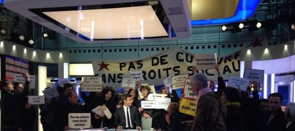Les travailleurs en lutte ont aussi le droit à la parole – Journal télévisé de France 2 interrompu par des intermittents :
