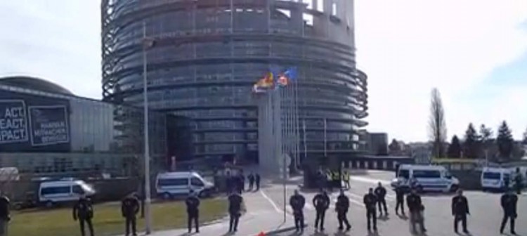 Trompe l’oeil démocratique, le Parlement Européen démasqué par Transparency International