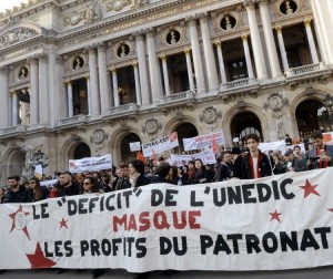 des-intermittents-manifestent-a-paris-devant-l-opera-garnier-photo-afp