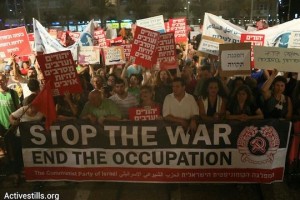 7000 manifestants contre la guerre à Gaza - Tel Aviv 26 Juillet 2014 -  Maki PC israel