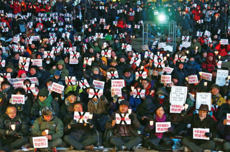 Corée du Sud : retour d’un régime autoritaire? interdiction de l’opposition, censure de livres, expulsion…
