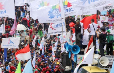 Indonésie : 1 million de grévistes, 50 000 personnes dans les rues de Djakarta pour le SMIC … à 200 €