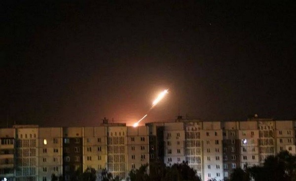 Ukraine : Profitant des élections américaines, la junte de Kiev bombarde intensivement les villes du Donbass !