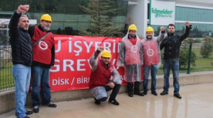 les ouvriers de l'usine française Schneider en grève en Turquie 