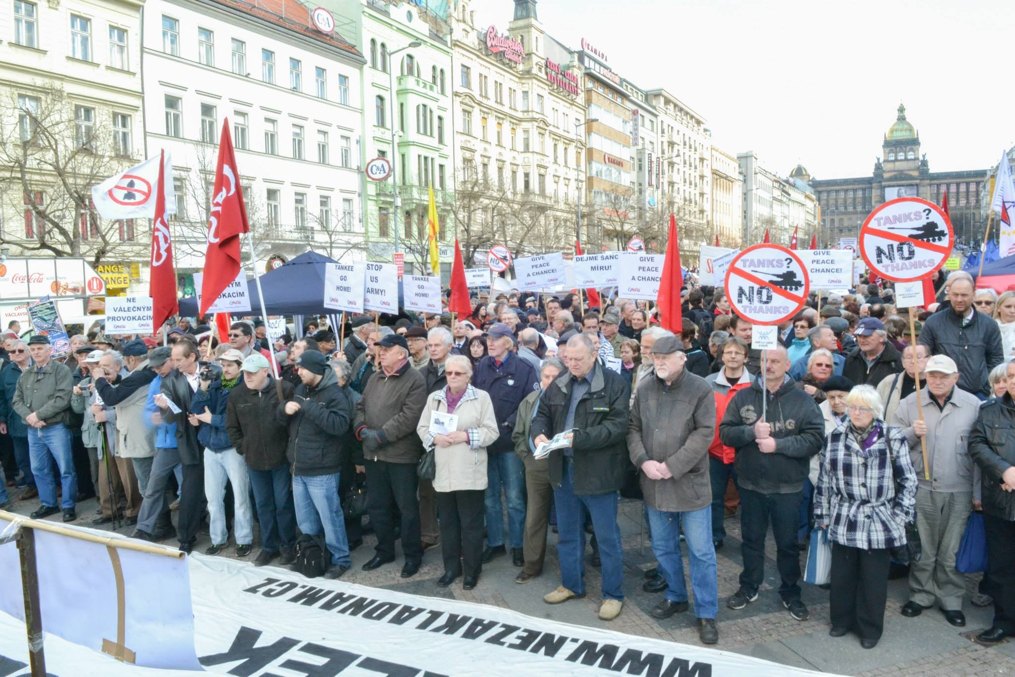 Les communistes tchéques manifestent contre le passage des convois de l’OTAN vers l’Est