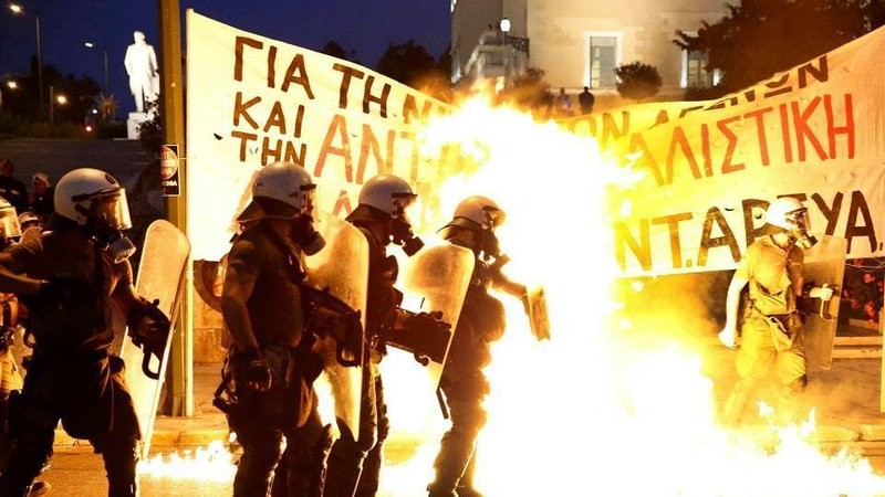 Grèce : Le gouvernement SYRIZA attaque les manifestations avec ses forces anti-émeutes – Communiqué du PAME