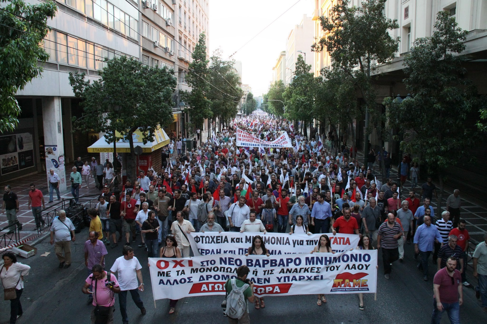 15 juillet : Manifestations massives en Grèce à l’appel du PAME contre le memorandum UE-Tsipras [PHOTOS]