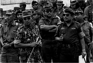 Major General suharto à gauche avec Gen Sabur commandant de la garde présidentiel octobre 1965