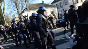 Metz : CRS déployés contre les lycéens - 17 mars 2016