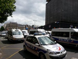 défilé ininterrompu de policiers manif 14 juin