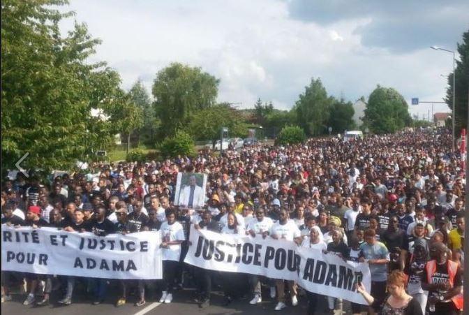 Des milliers à Beaumont sur Oise pour la justice contre les violences policières #justicepouradama #affaireBenalla
