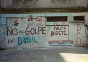 "non au coup d'état au Brésil"; grafiti sur un mur en Uruguay par les communiste