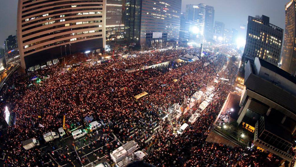 #corée 2 millions de manifestants à Séoul pour la démission de la présidente Park. Silence des médias occidentaux