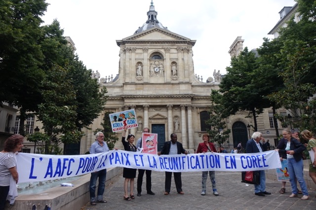 L’AAFC manifeste pour la paix en Corée.