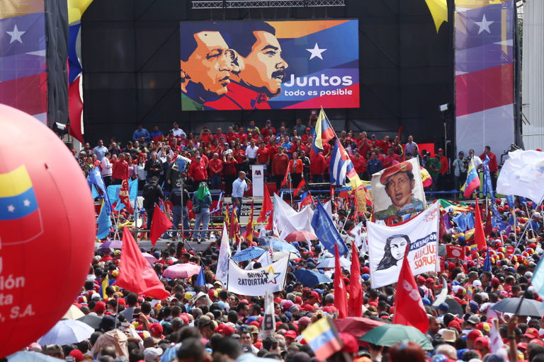 Venezuela : Une marée humaine accompagne Maduro pour le dépôt de sa candidature !