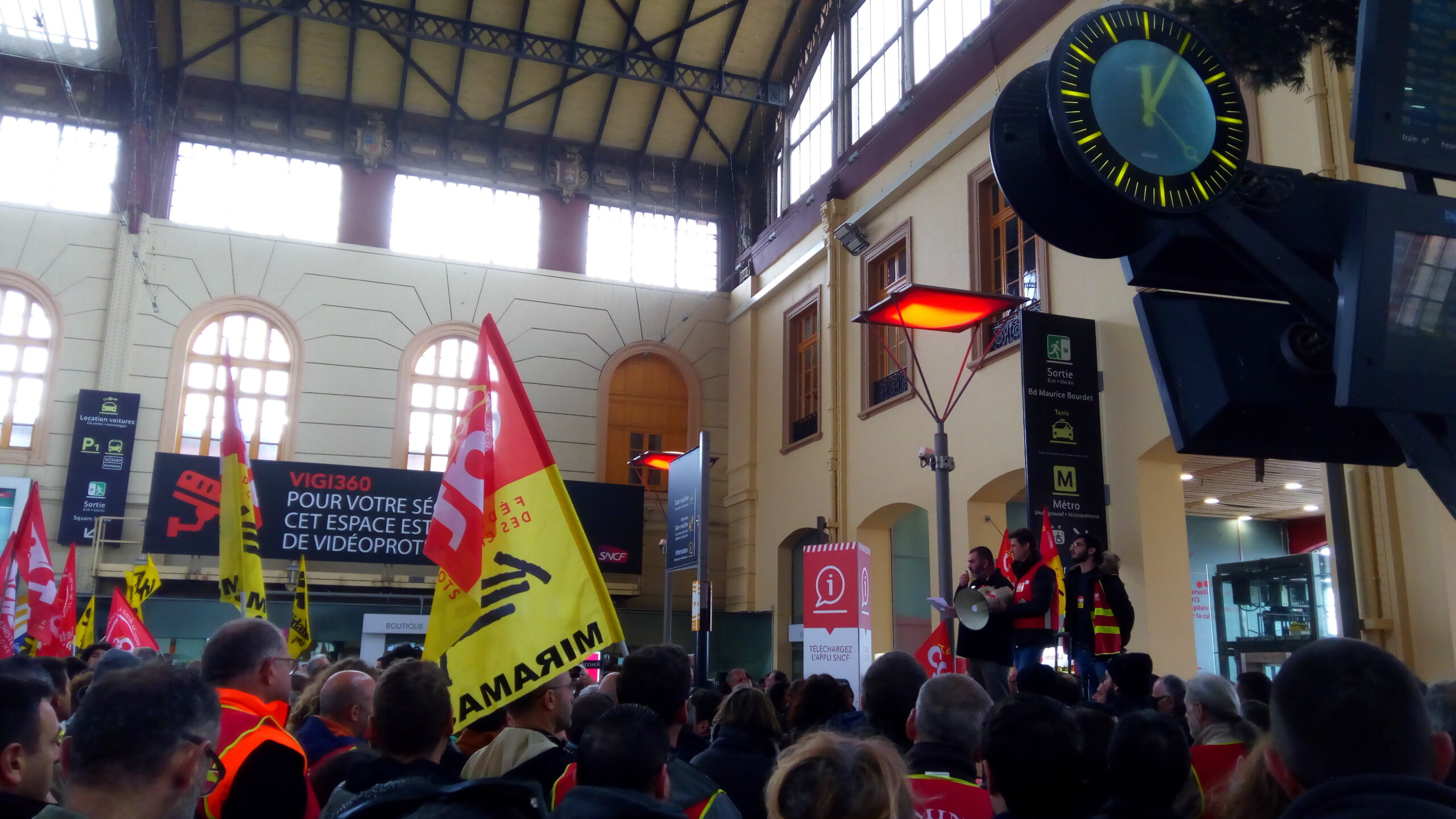 La convergence des luttes pour stopper Macron : ça marche, la preuve par Marseille #StopMacron