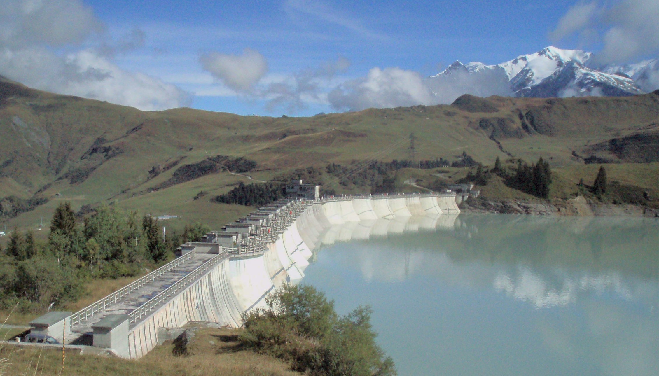 Tour de France : EDF mobilisés au barrage de Roselend et en Savoie contre la privatisation