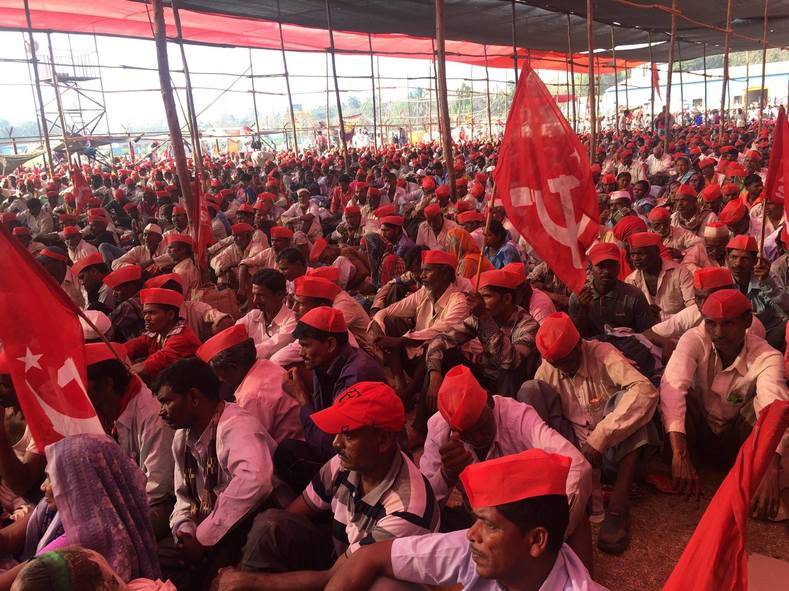 100 000 paysans défilent dans la capitale indienne pour de meilleurs salaires !
