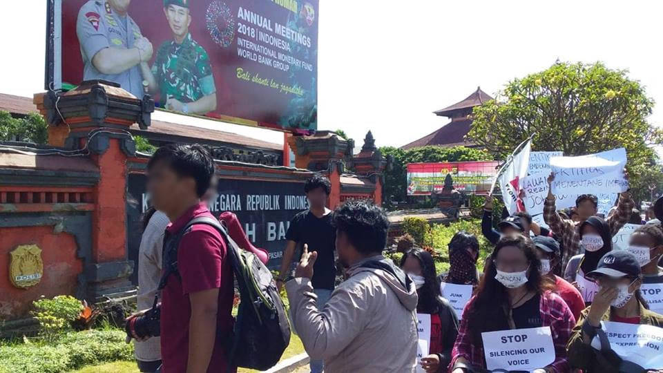 Indonésie : malgré l’interdiction le peuple manifeste contre le sommet du FMI à Bali