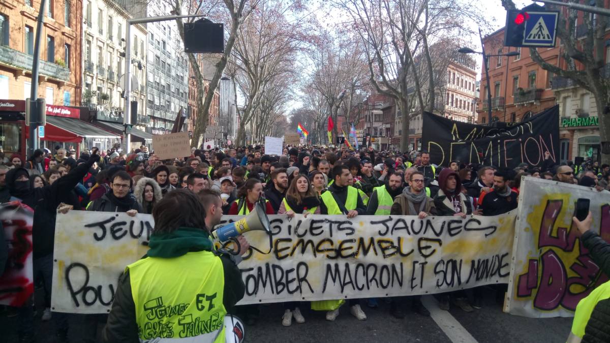Plus de 130 000 manifestants : la mobilisation encore en hausse pour #acte10 des #giletsjaunes #lenombrejaune