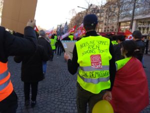 Démocratie, libéralisme, dette et esclavage : la supercherie de la démocratie libérale ! F Kassem échange avec les #GiletsJaunes #vidéo