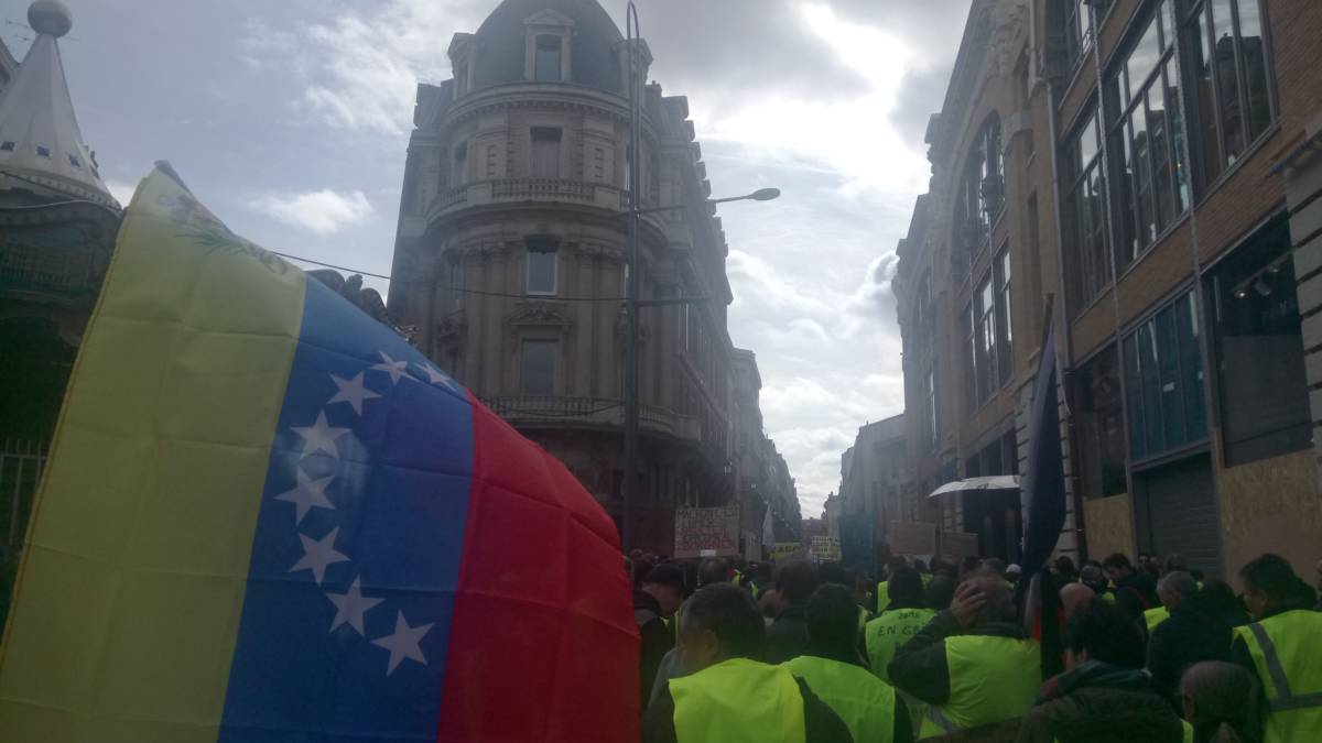 100 000 manifestants pour l’#acteXVII des #giletsjaunes prélude à la manifestation nationale du 16 et la grève générale le 19 mars !
