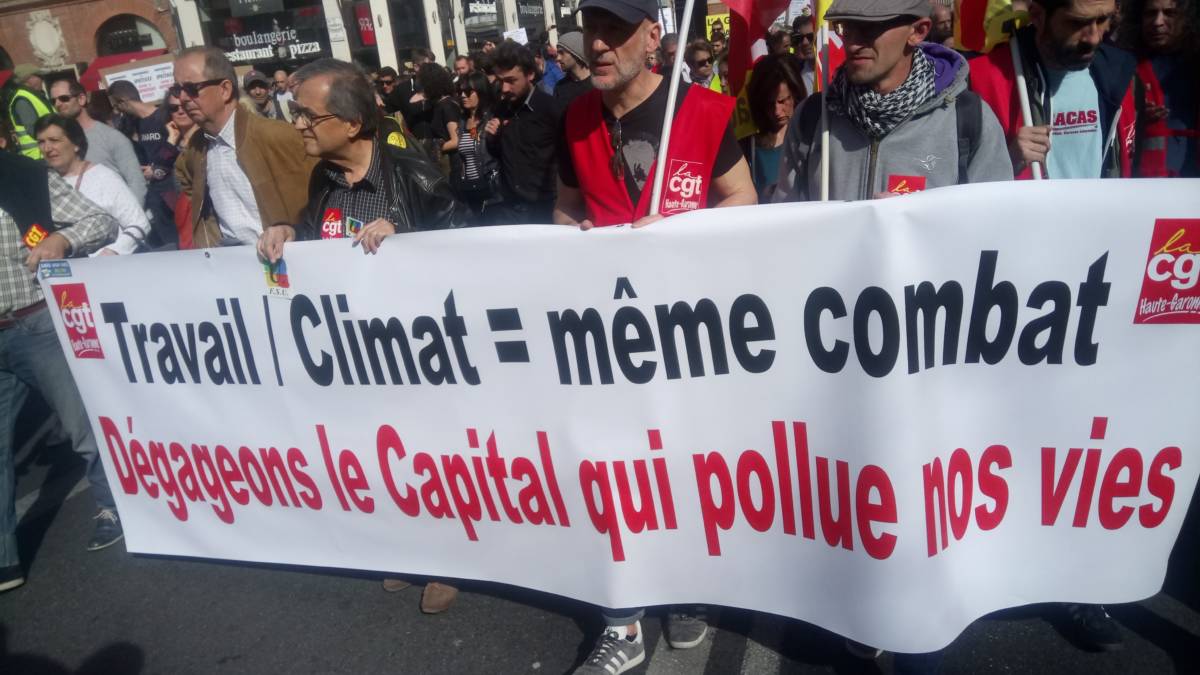 Mobilisation générale : 230 000 manifestants #Acte18 #Marchedusiècle