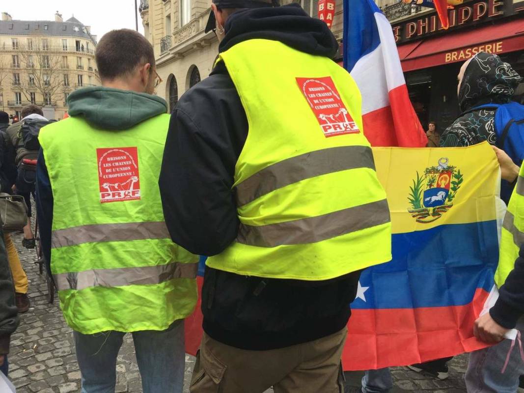 Avec les JRCF la jeunesse de France solidaire du Venezuela Bolivarien