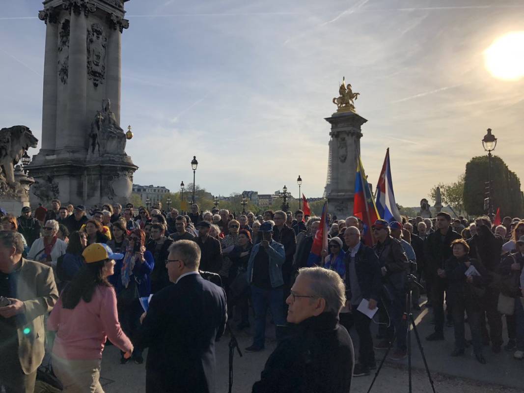 La France des travailleurs manifeste sa solidarité avec le Venezuela bolivarien #handsoffvenezuela