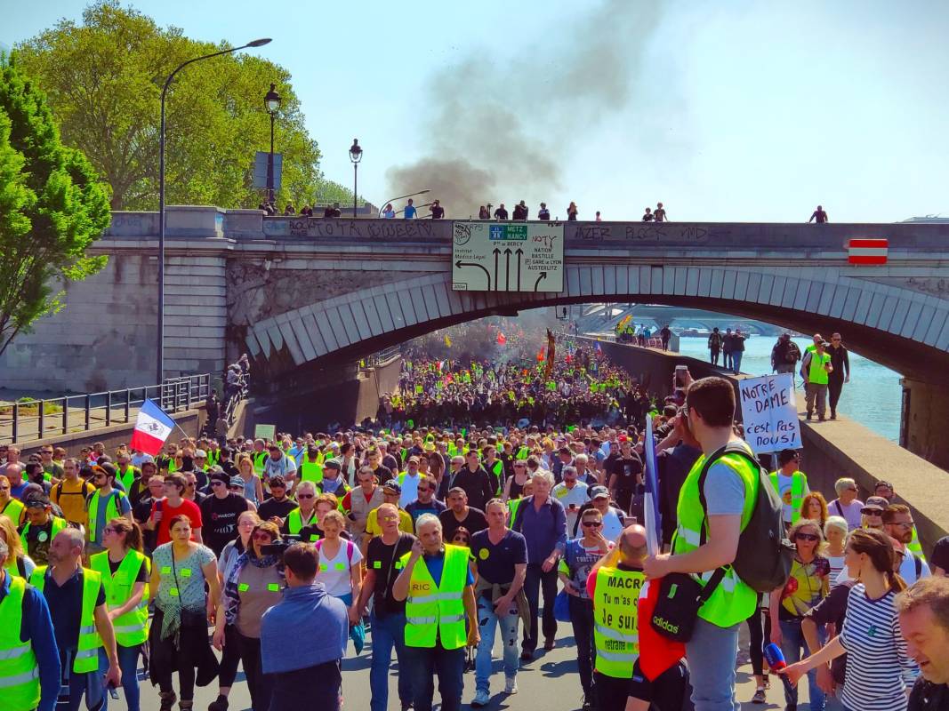 Plus de 100 000 manifestants pour #Acte23, la répression vise aussi les journalistes !