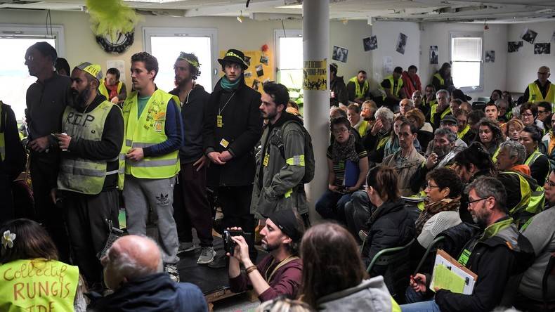 #acteXXI Les Gilets jaunes marchent contre la finance et réunion de l’assemblée des assemblées à Saint- Nazaire