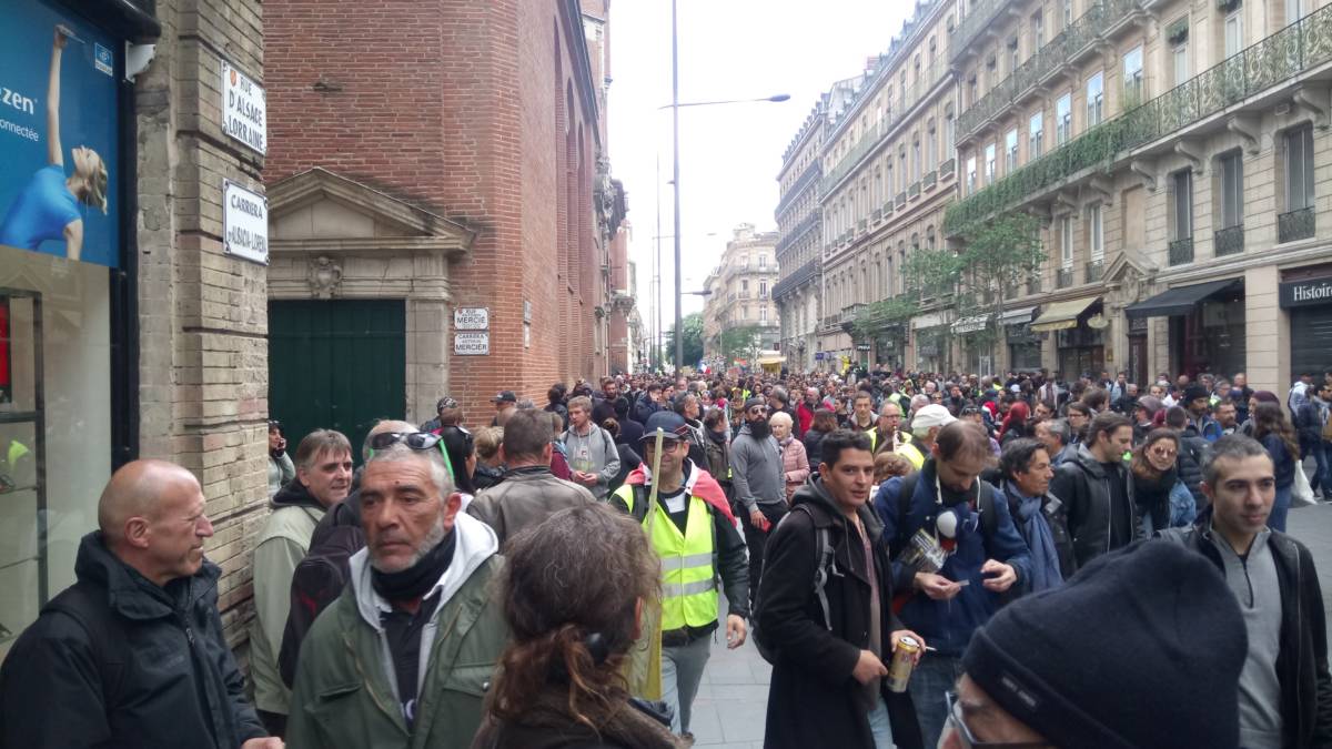 La mobilisation continue avec l’#acte25 des #GiletsJaunes .
