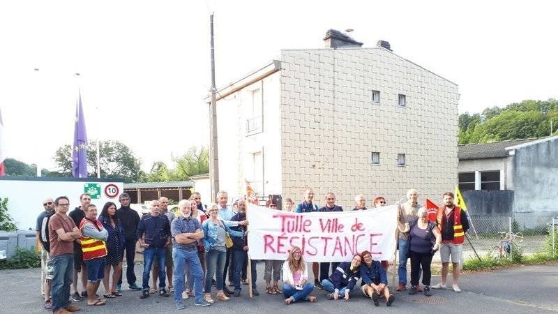 Corrèze : les militants du PRCF aux cotés des postiers en grève contre la suppression de 17% des tournées des facteurs.