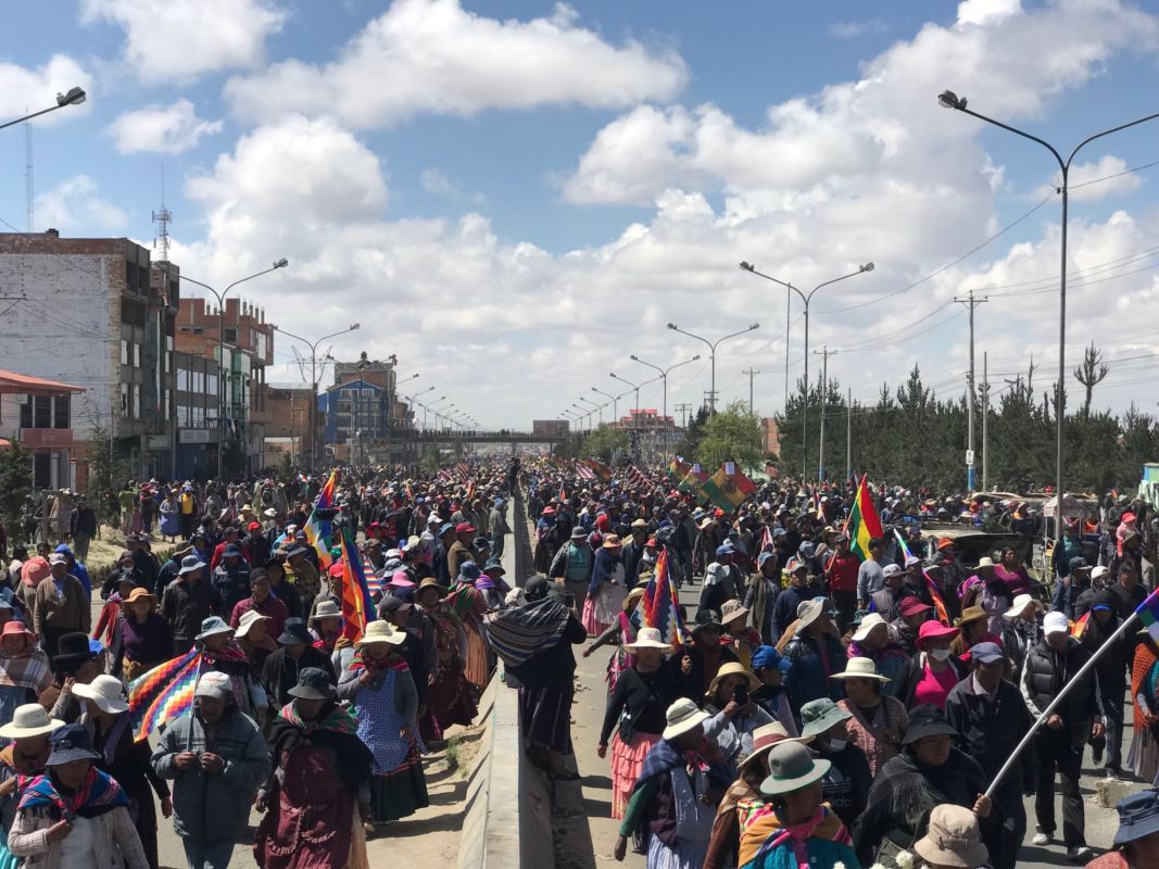 Bolivie La junte donne l’impunité aux militaires pour augmenter la sanglante répression. Le peuple résiste et bloque les routes ! #GolpeDeEstadoEnBolivia