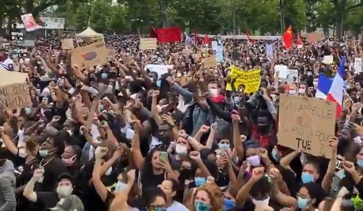 Plus de 100 000 manifestants Place de la République contre les #ViolencesPolicières et le #racisme.
