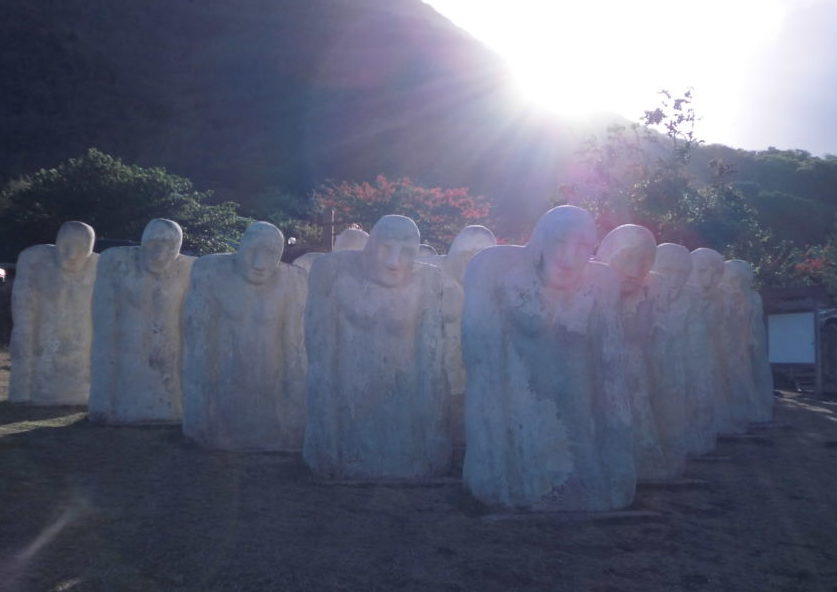 A propos des statues : Toussaint, Maximilien et Dulcie.