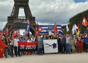 Le PRCF présent à Paris pour soutenir le peuple cubain et exiger la levée du blocus #laissezvivreCuba #LetCubaLive #CubaNoEstáSola