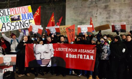 Pour les droits de l’homme :  Liberté pour Assange, à bas l’OTAN ! retour en vidéo et photos sur les prises de paroles au Trocadero à Paris.