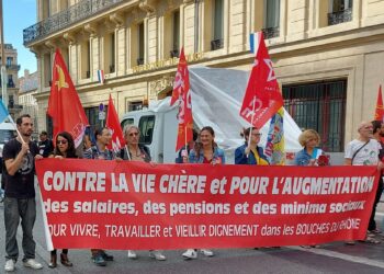 Des milliers à Marseille dans la rue ce samedi pour renforcer la mobilisation pour les salaires ! #Marseille #Salaires