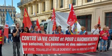 Des milliers à Marseille dans la rue ce samedi pour renforcer la mobilisation pour les salaires ! #Marseille #Salaires
