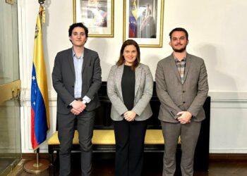 Blocus du Venezuela, une délégation du PRCF et JRCF apporte son soutien au peuple venezuelien et fait le point sur la situation avec l’ambassade.