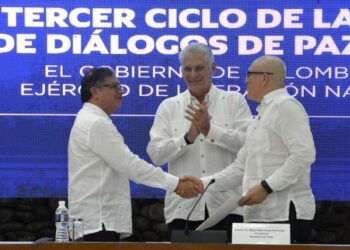 A la Havane, Gustavo Petro signe un accord de paix historique avec l’ELN