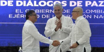 A la Havane, Gustavo Petro signe un accord de paix historique avec l&rsquo;ELN