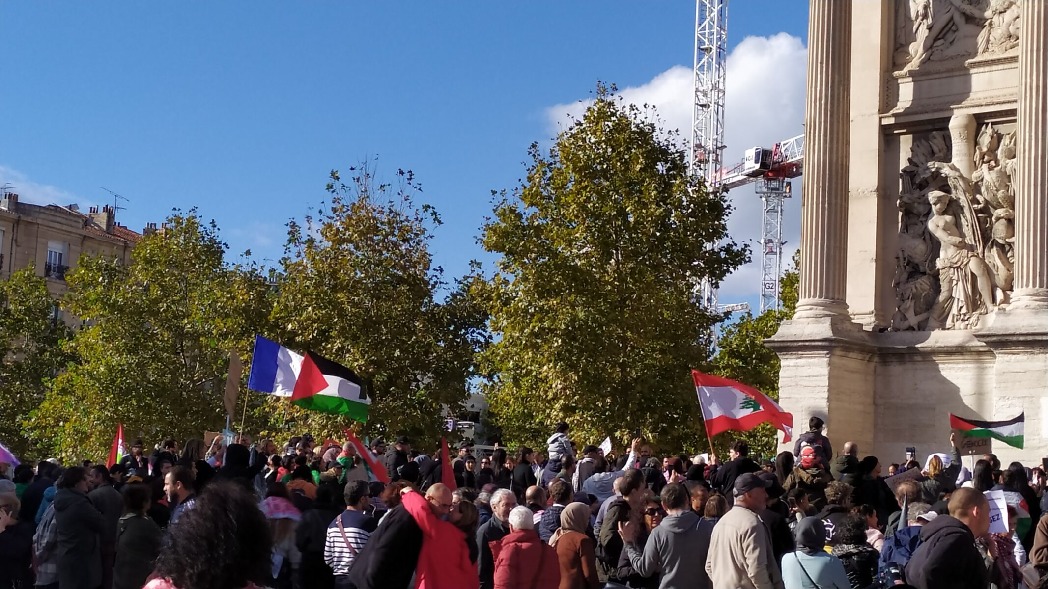 A Marseille, Foued explique pourquoi pour manifester sa solidarité