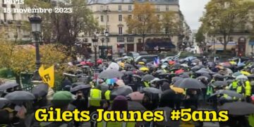 L&rsquo;anniversaire des 5 ans des Gilets Jaunes célébré dans la rue !