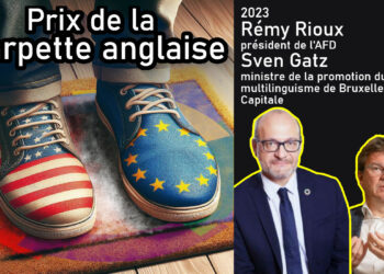 Rémy Rioux président de l’AFD est la Carpette anglaise 2023, accompagné de Sven Gatz ministre de la promotion du multilinguisme de Bruxelles Capitale